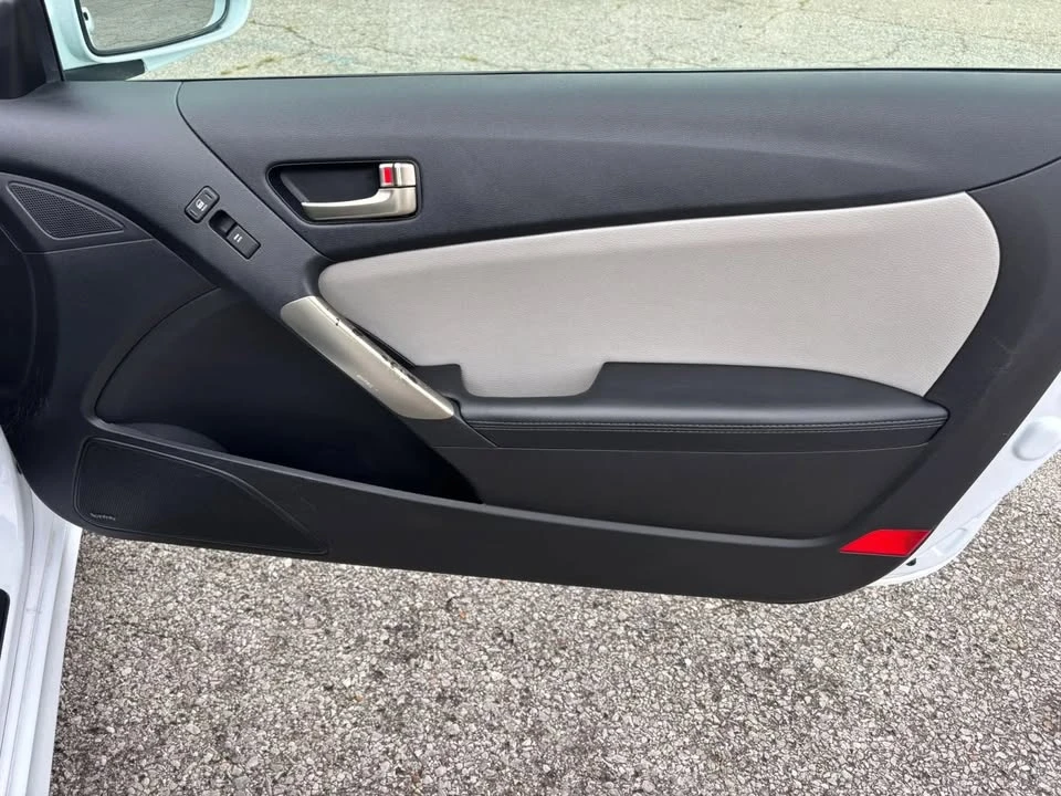 2014 Hyundai Genesis Coupe - Image 18 of 20
