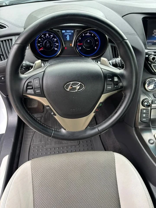 2014 Hyundai Genesis Coupe - Image 9 of 20
