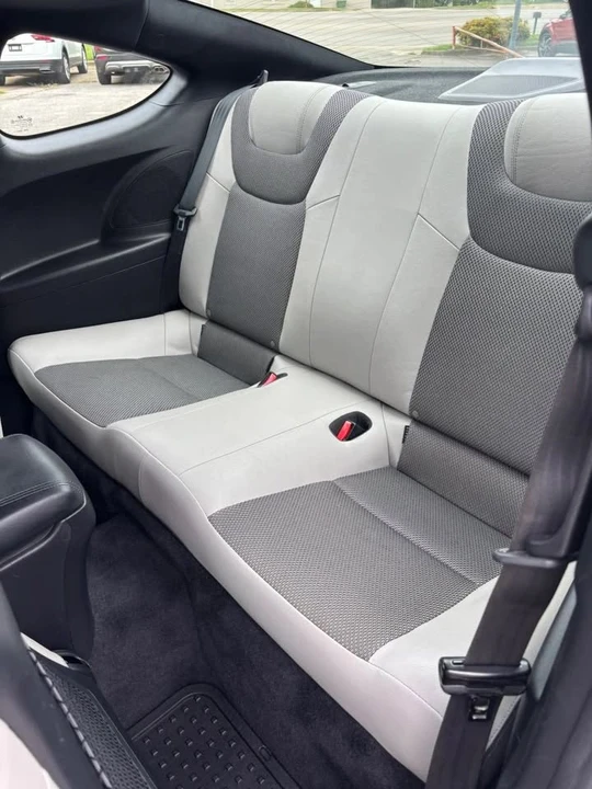 2014 Hyundai Genesis Coupe - Image 16 of 20