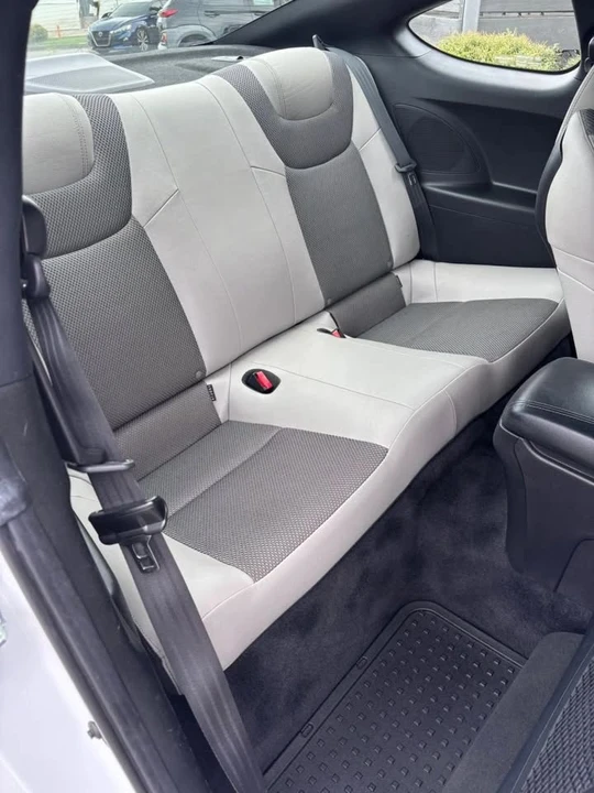 2014 Hyundai Genesis Coupe - Image 14 of 20