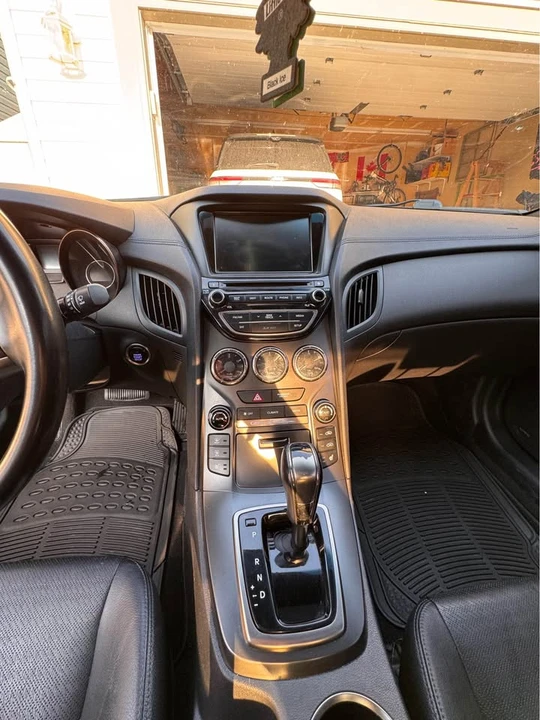 2014 Hyundai Genesis Coupe - Image 7 of 11