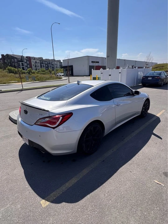 2014 Hyundai Genesis Coupe - Image 4 of 11