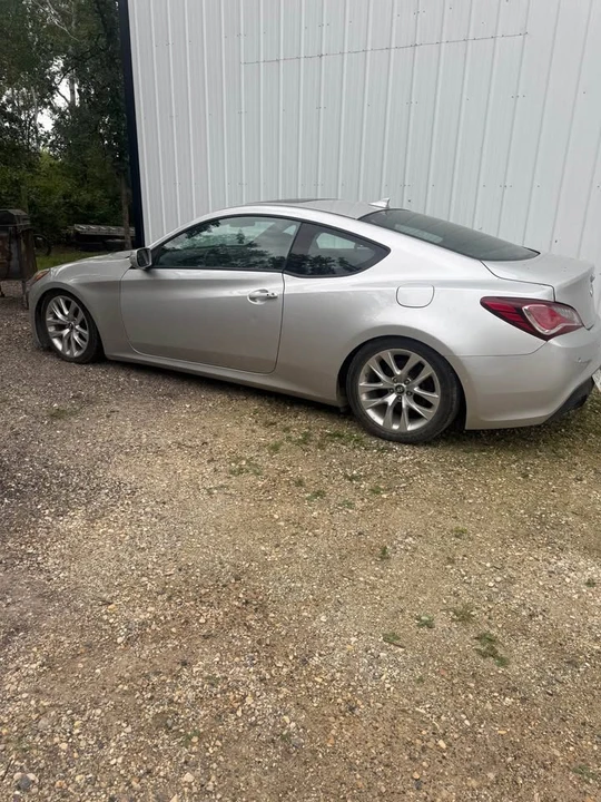 2014 Hyundai Genesis Coupe - Image 9 of 10