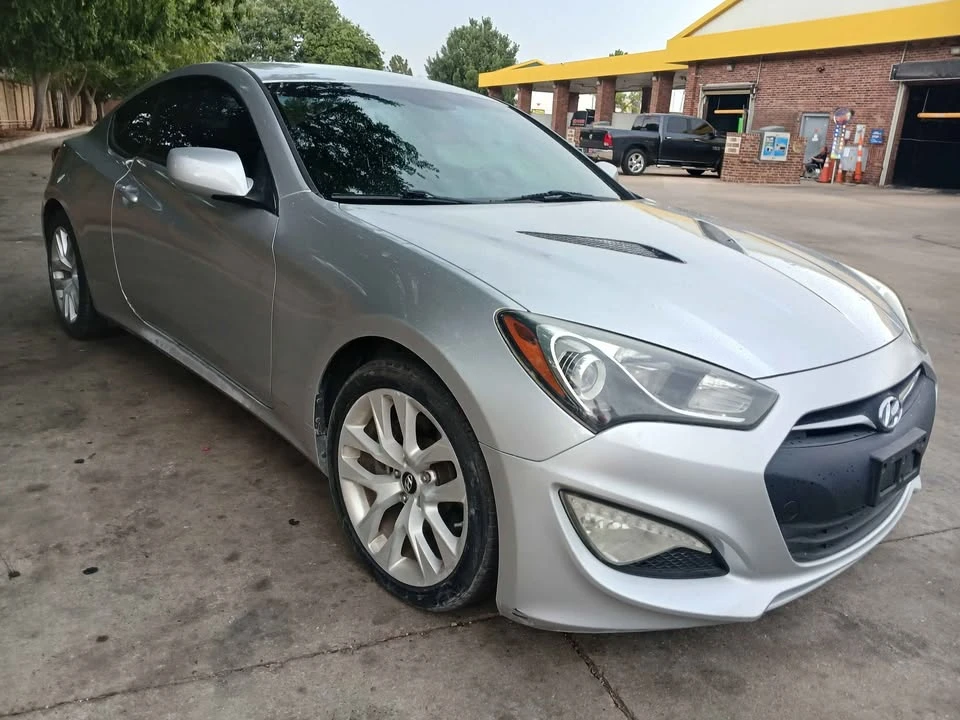 2014 Hyundai Genesis Coupe - Image 2 of 4