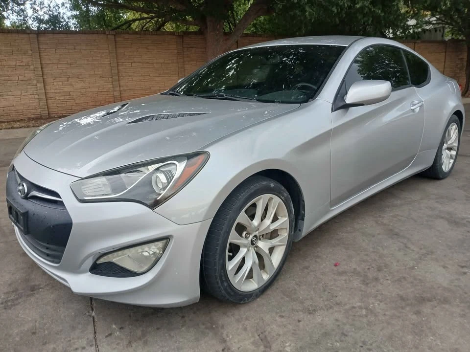 2014 Hyundai Genesis Coupe - Image 2 of 4