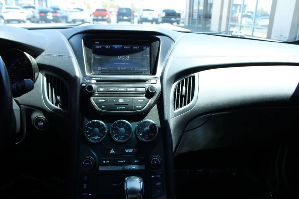 2014 Hyundai Genesis Coupe - Image 10 of 20