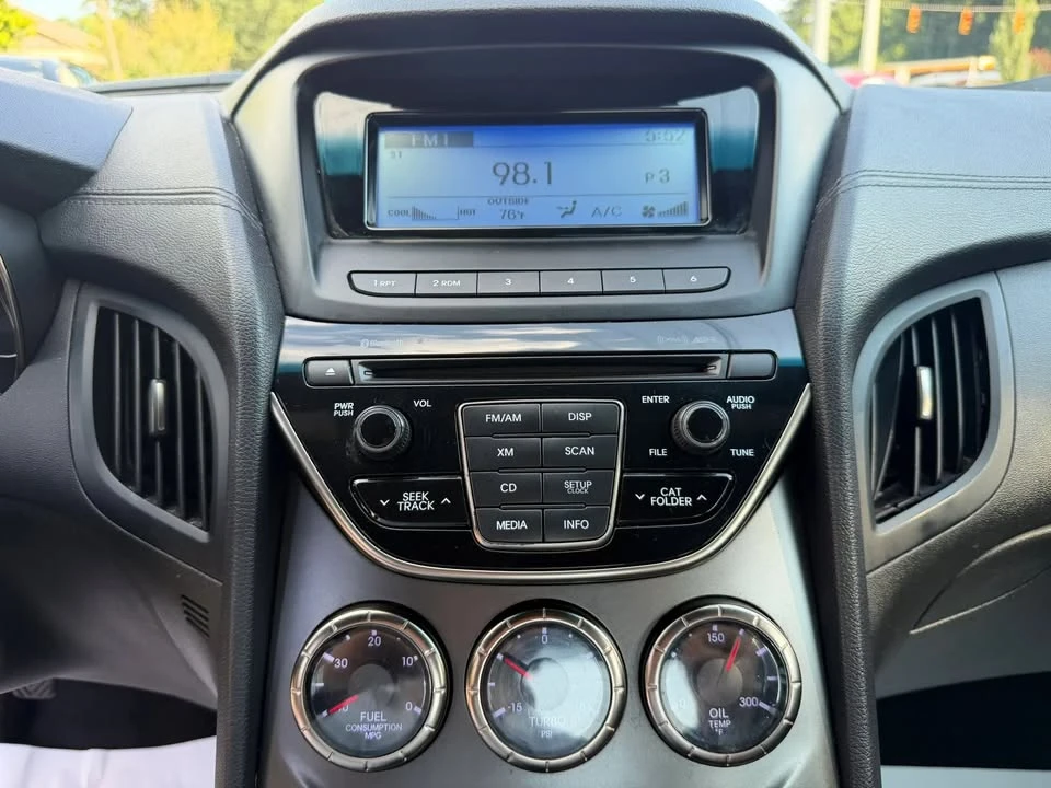 2014 Hyundai Genesis Coupe - Image 16 of 20