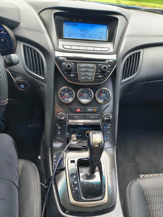 2014 Hyundai Genesis Coupe - Image 7 of 11