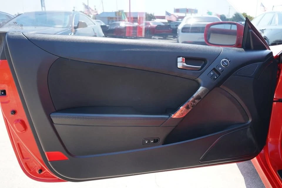 2014 Hyundai Genesis Coupe - Image 9 of 20