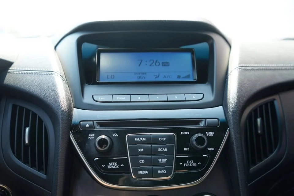 2014 Hyundai Genesis Coupe - Image 16 of 20