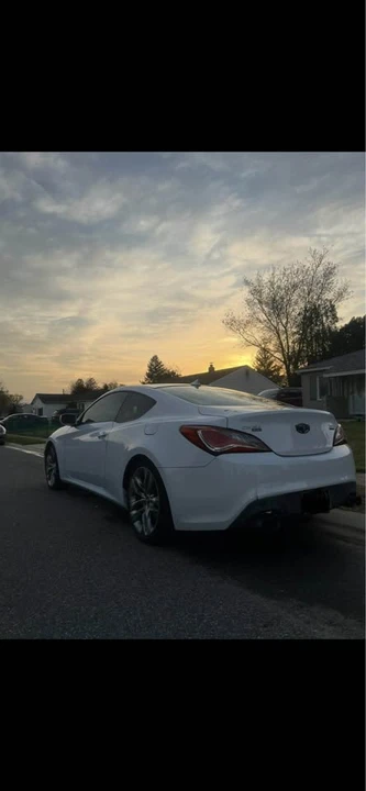 2014 Hyundai Genesis Coupe - Image 4 of 8
