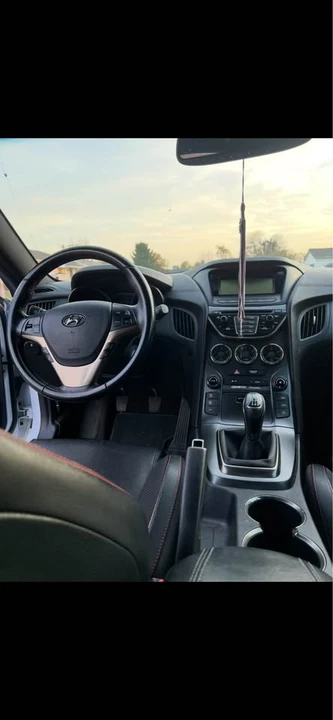 2014 Hyundai Genesis Coupe - Image 5 of 8