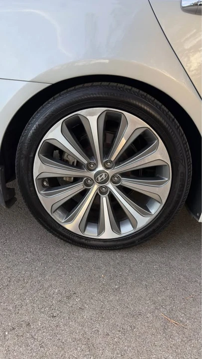 2014 Hyundai Genesis - Image 8 of 8