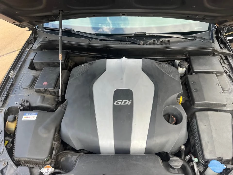 2014 Hyundai Genesis - Image 7 of 10