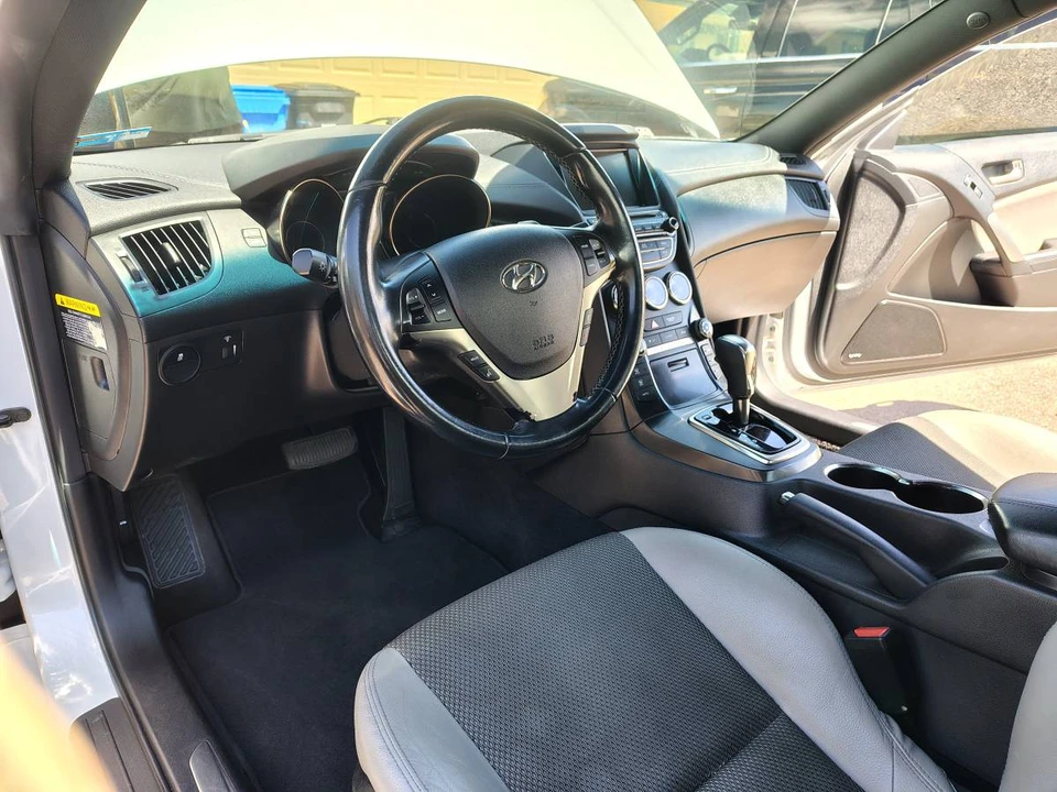 2014 Hyundai Genesis Coupe - Image 12 of 16