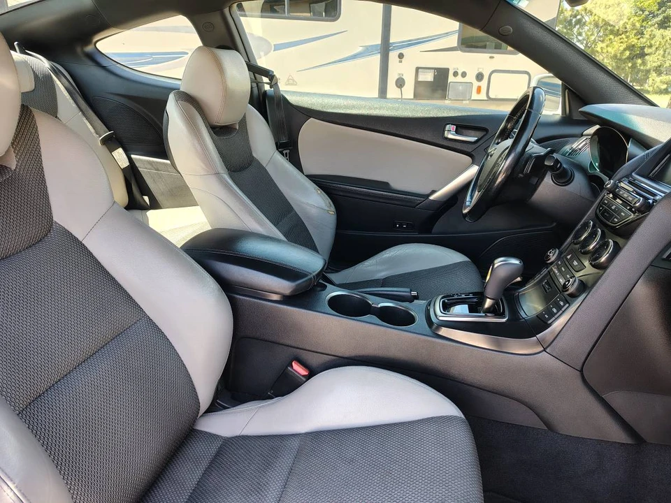 2014 Hyundai Genesis Coupe - Image 11 of 16