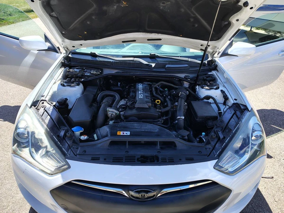 2014 Hyundai Genesis Coupe - Image 15 of 16