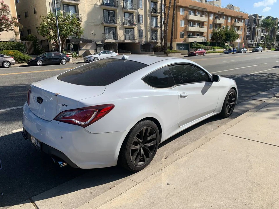 2014 Hyundai Genesis Coupe - Image 4 of 5