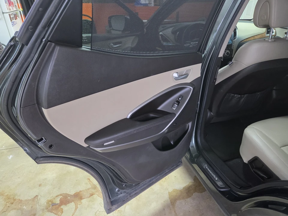 2014 Hyundai Santa Fe - Image 10 of 12