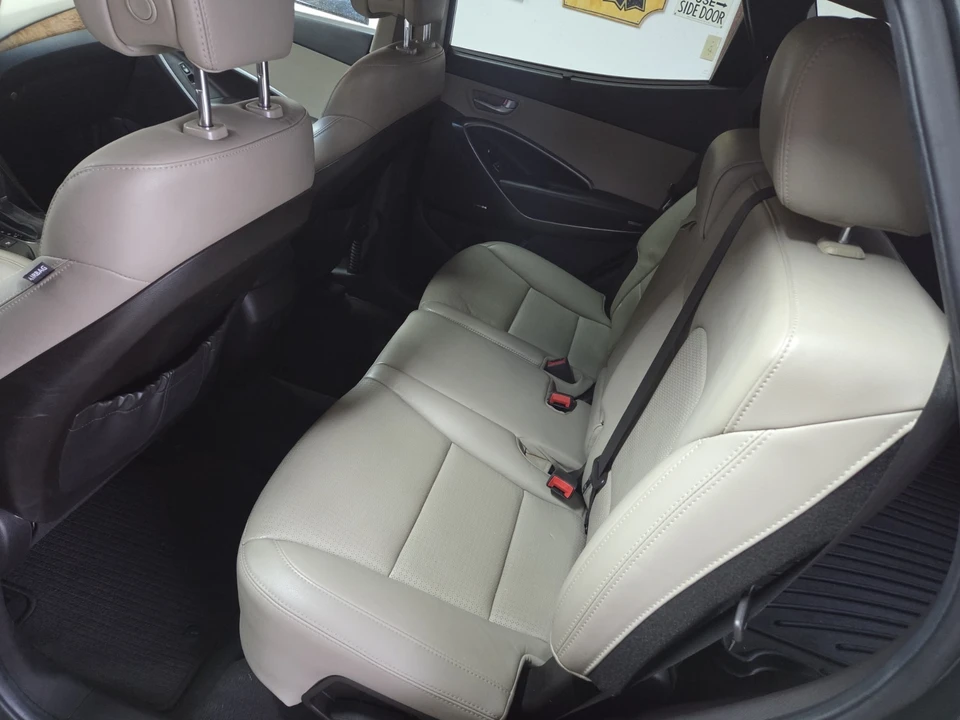 2014 Hyundai Santa Fe - Image 11 of 12
