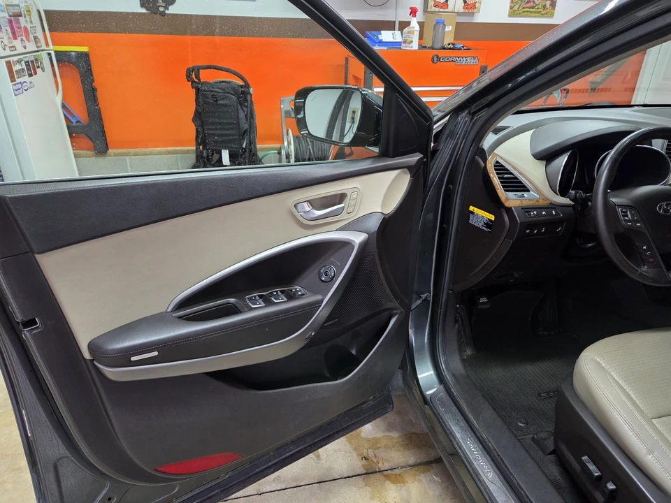 2014 Hyundai Santa Fe - Image 7 of 12