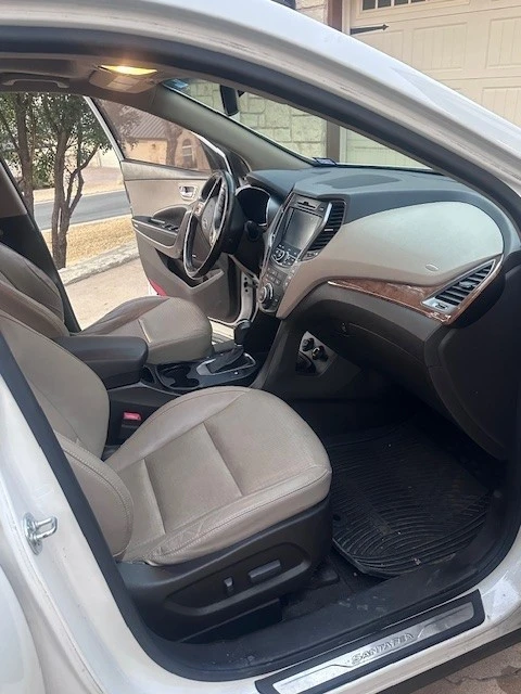 2014 Hyundai Santa Fe - Image 16 of 17