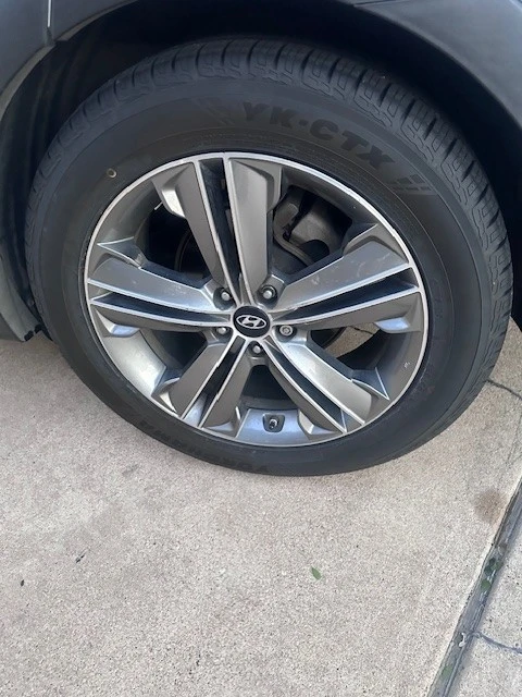 2014 Hyundai Santa Fe - Image 8 of 17