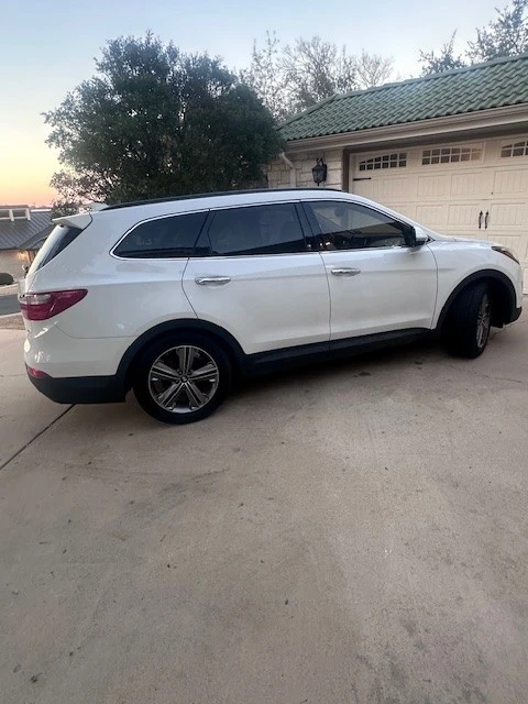 2014 Hyundai Santa Fe - Image 2 of 17