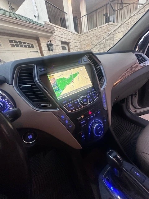 2014 Hyundai Santa Fe - Image 9 of 17