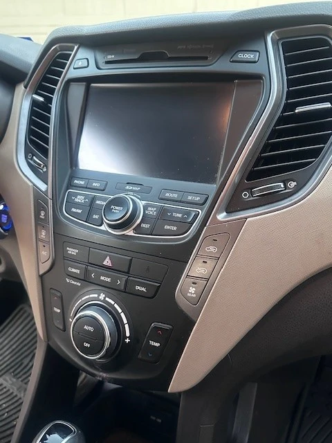 2014 Hyundai Santa Fe - Image 11 of 17