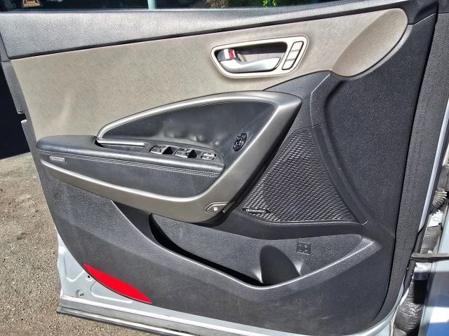2014 Hyundai Santa Fe - Image 18 of 31