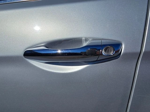 2014 Hyundai Santa Fe - Image 17 of 31
