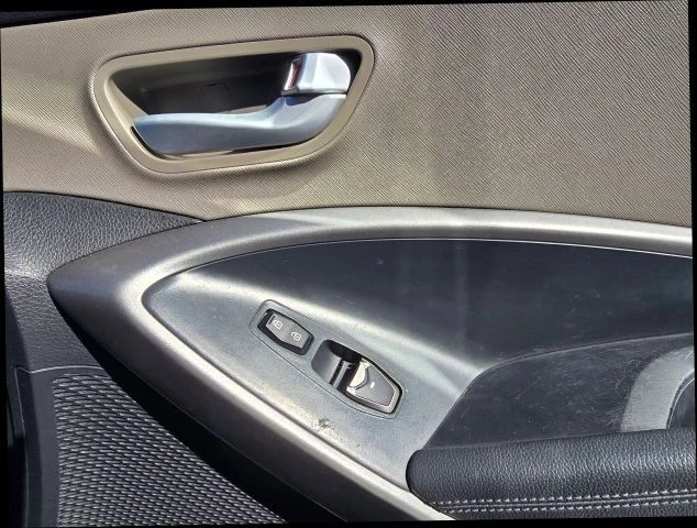 2014 Hyundai Santa Fe - Image 22 of 31