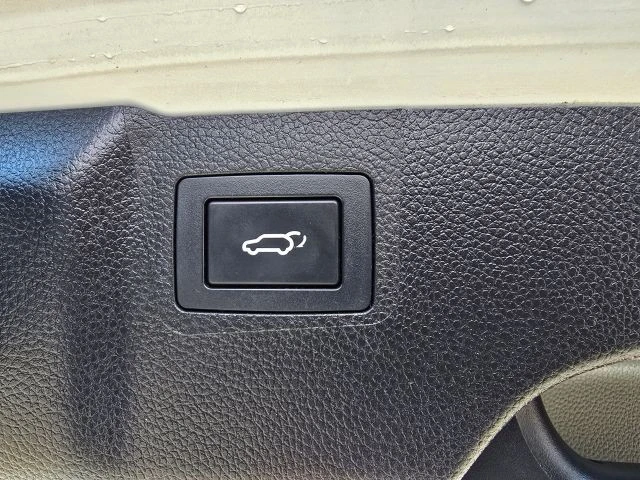 2014 Hyundai Santa Fe - Image 28 of 31