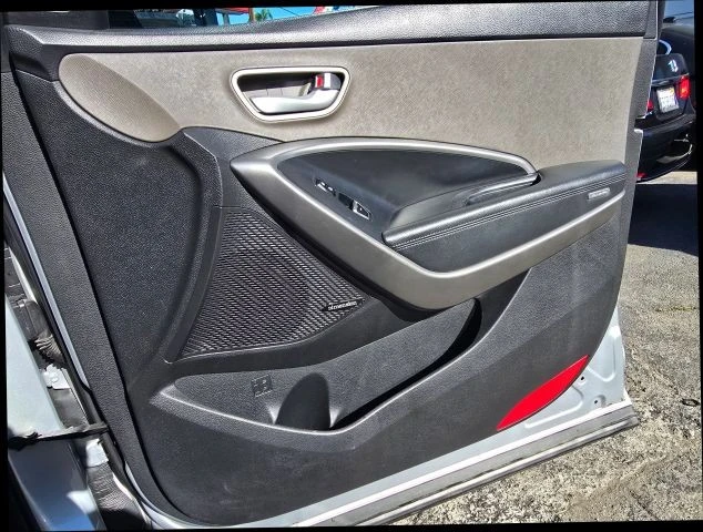 2014 Hyundai Santa Fe - Image 21 of 31