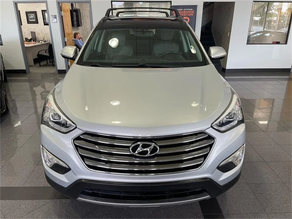 2014 Hyundai Santa Fe - Image 9 of 31
