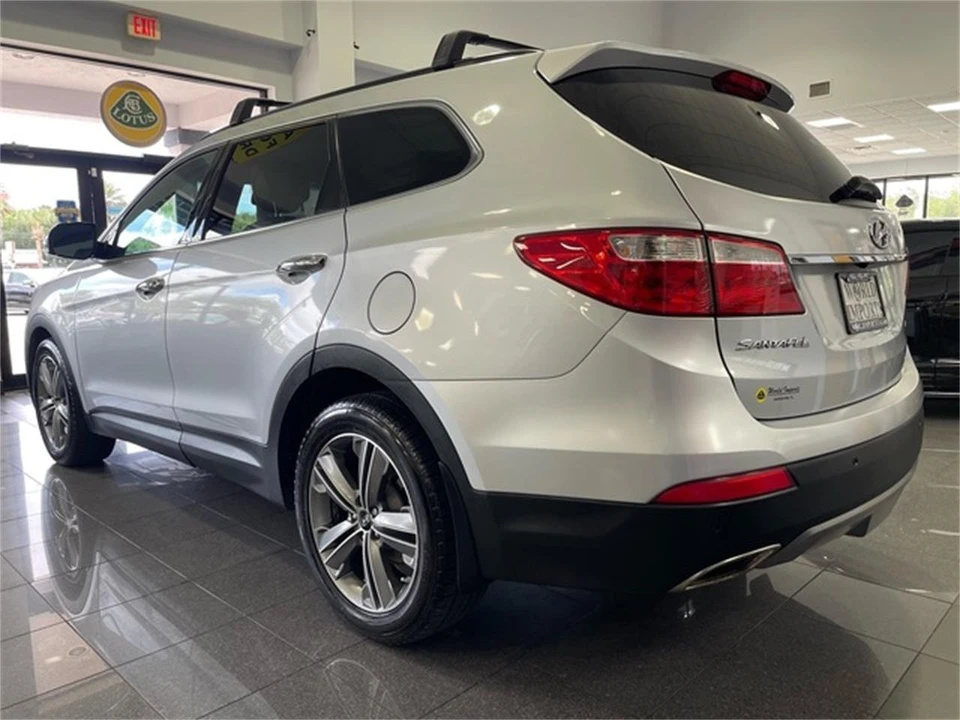 2014 Hyundai Santa Fe - Image 3 of 31
