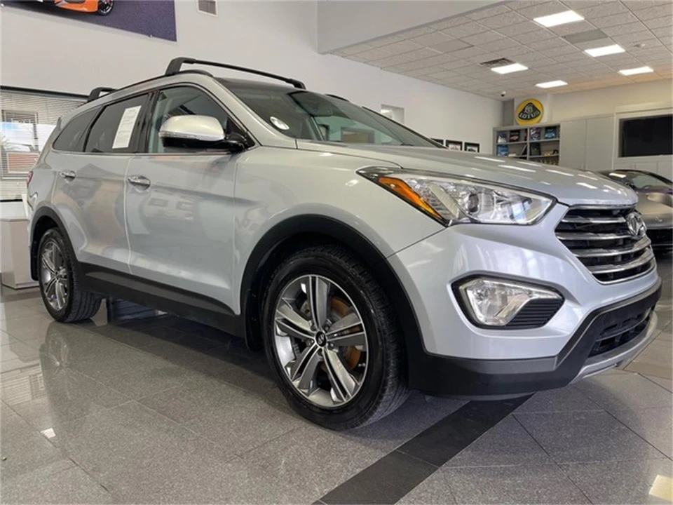 2014 Hyundai Santa Fe - Image 7 of 31
