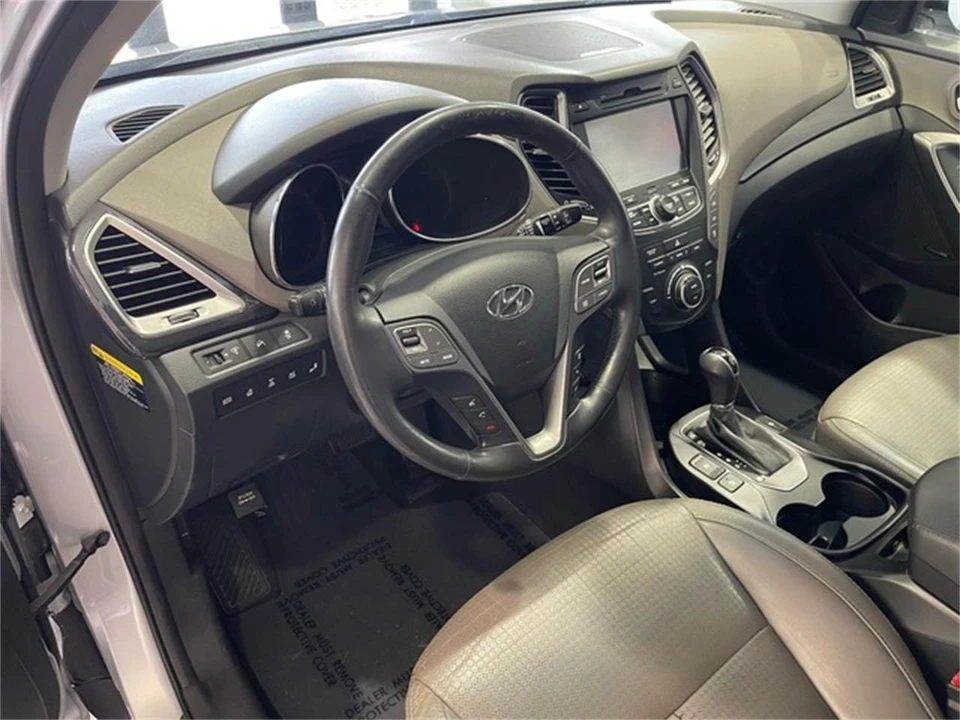 2014 Hyundai Santa Fe - Image 25 of 31