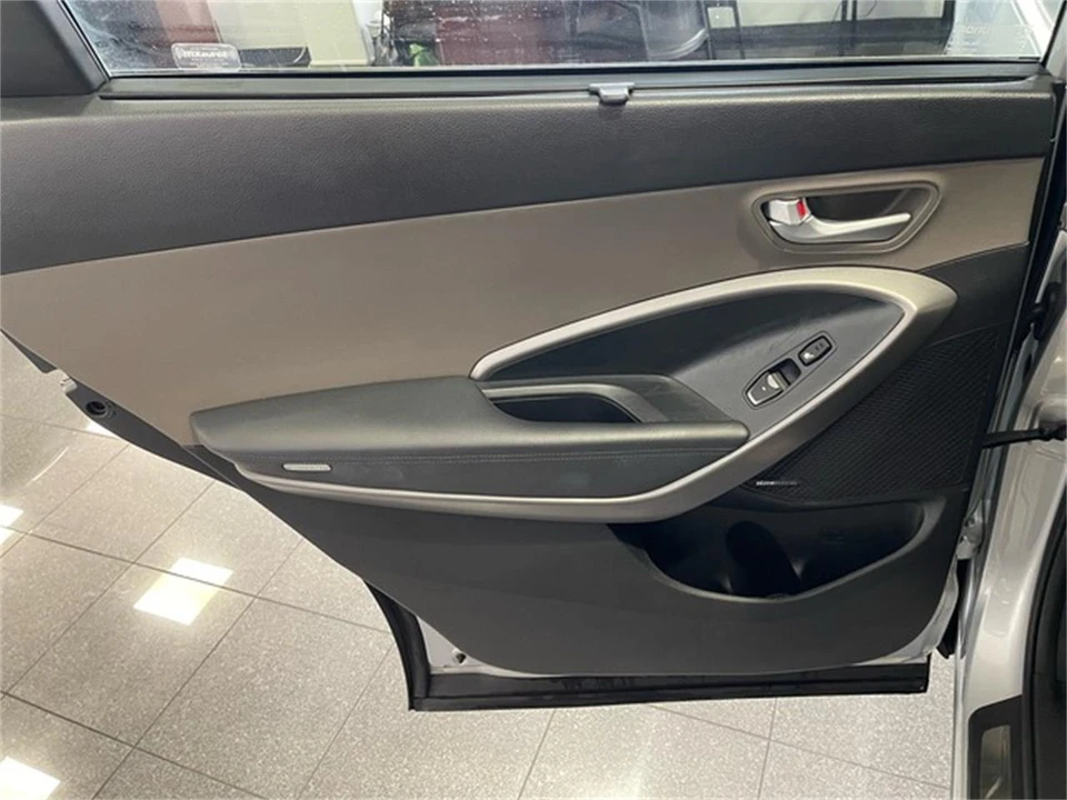 2014 Hyundai Santa Fe - Image 29 of 31