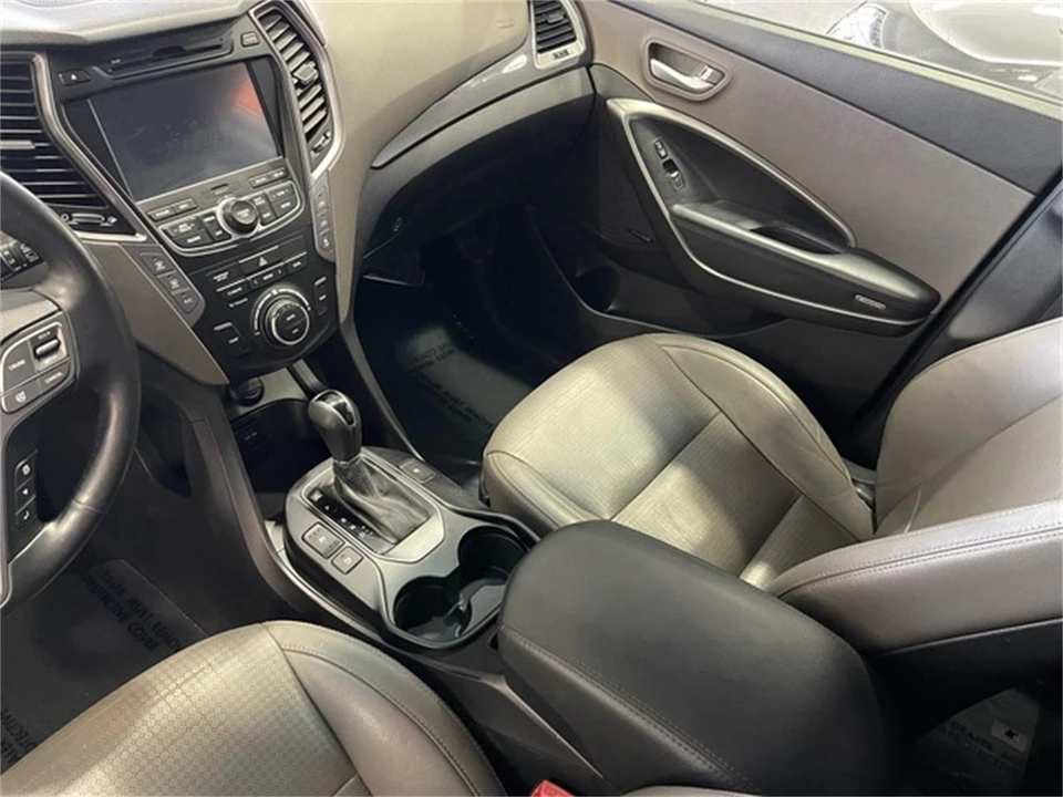 2014 Hyundai Santa Fe - Image 27 of 31