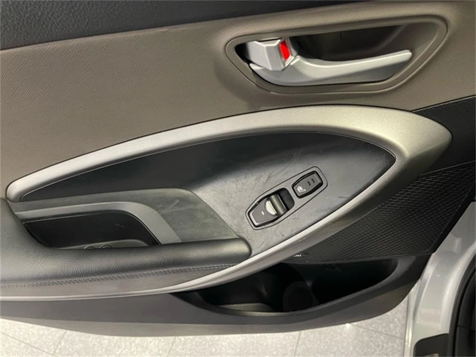 2014 Hyundai Santa Fe - Image 30 of 31
