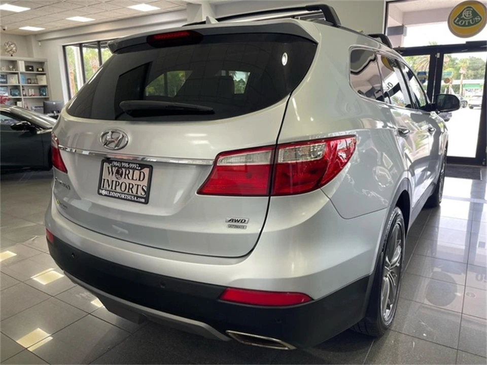 2014 Hyundai Santa Fe - Image 18 of 31