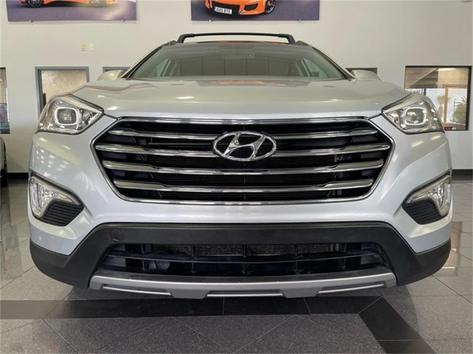 2014 Hyundai Santa Fe - Image 8 of 31