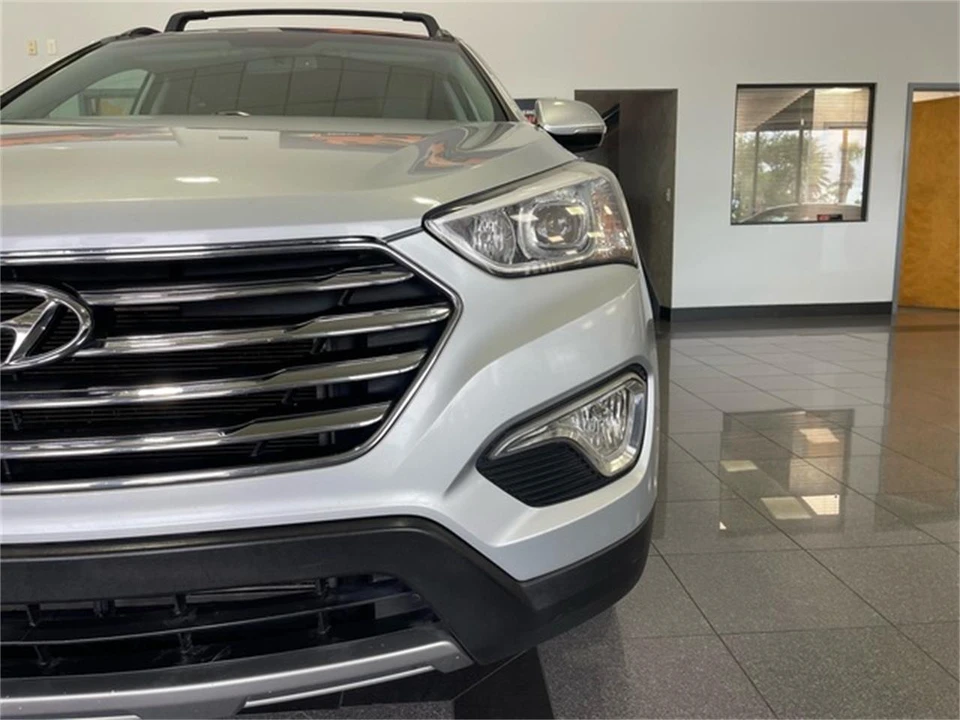 2014 Hyundai Santa Fe - Image 10 of 31