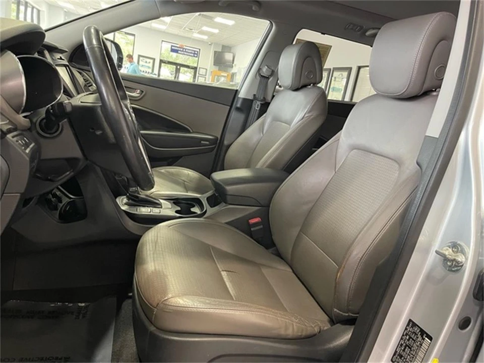 2014 Hyundai Santa Fe - Image 26 of 31