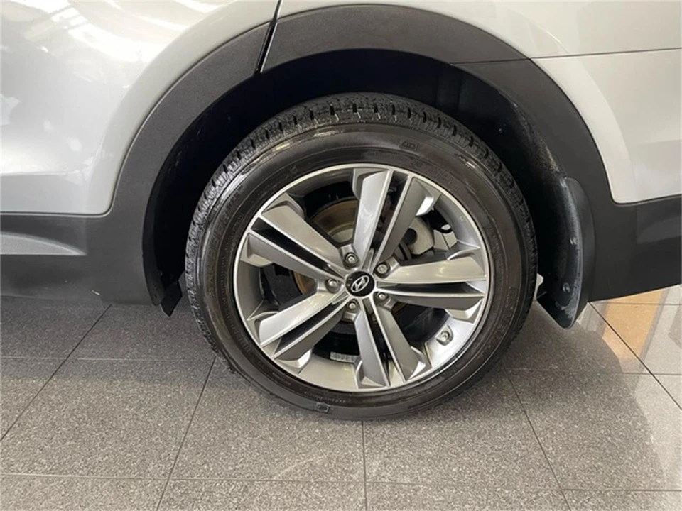 2014 Hyundai Santa Fe - Image 22 of 31