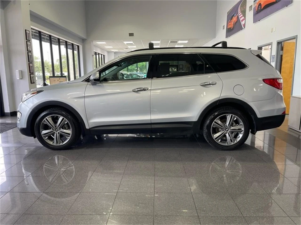 2014 Hyundai Santa Fe - Image 2 of 31