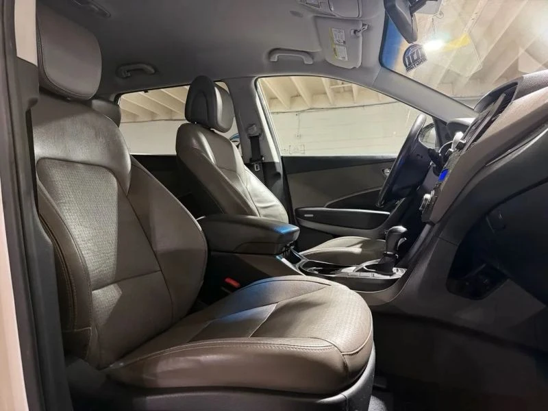 2014 Hyundai Santa Fe - Image 10 of 12