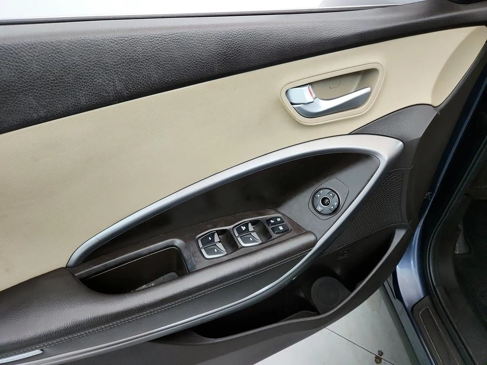 2014 Hyundai Santa Fe - Image 20 of 21
